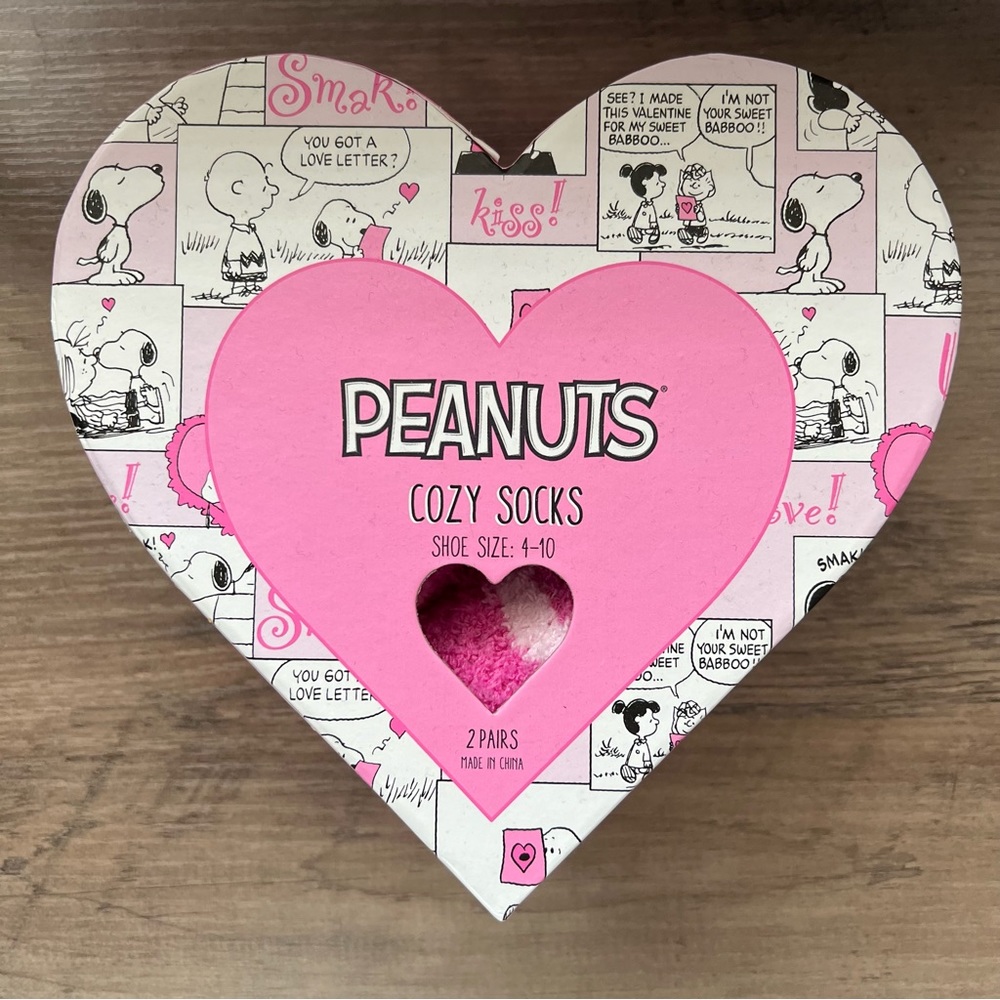 NWT Peanuts Hearts Cozy Socks - Womens shoe size 4 -10
